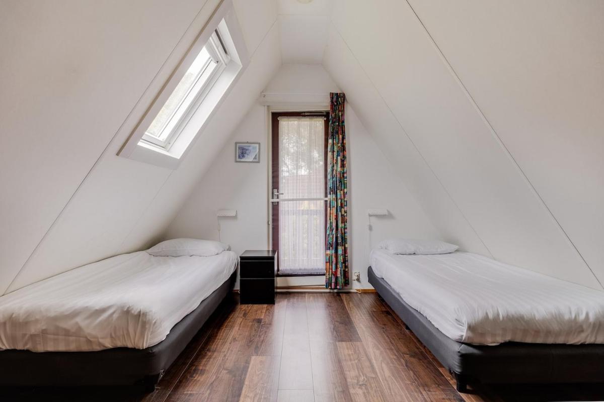 Kleine Zanglijster I Prachtig Huisje Nabij Bosrand Zwiggelte Buitenkant foto