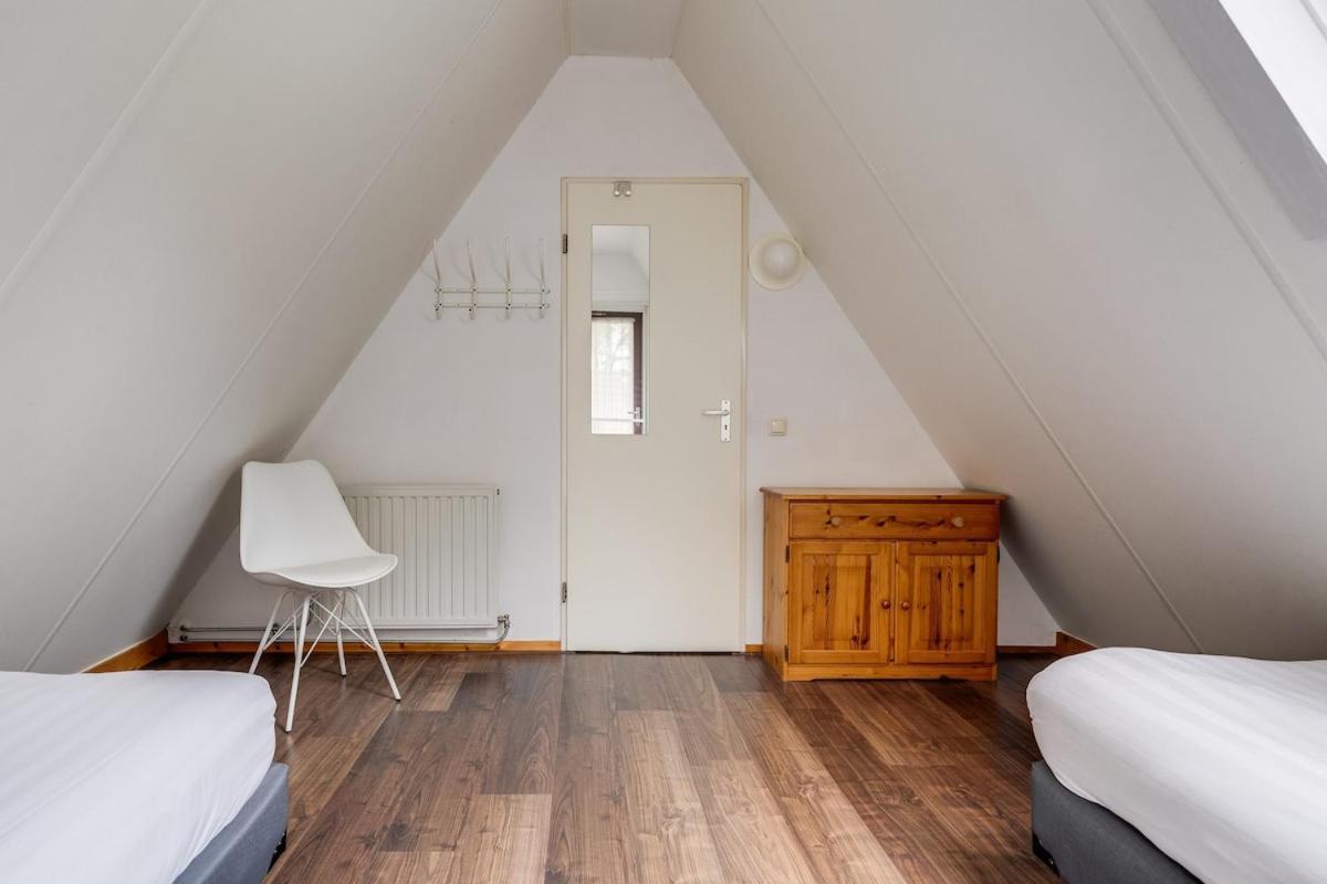 Kleine Zanglijster I Prachtig Huisje Nabij Bosrand Zwiggelte Buitenkant foto